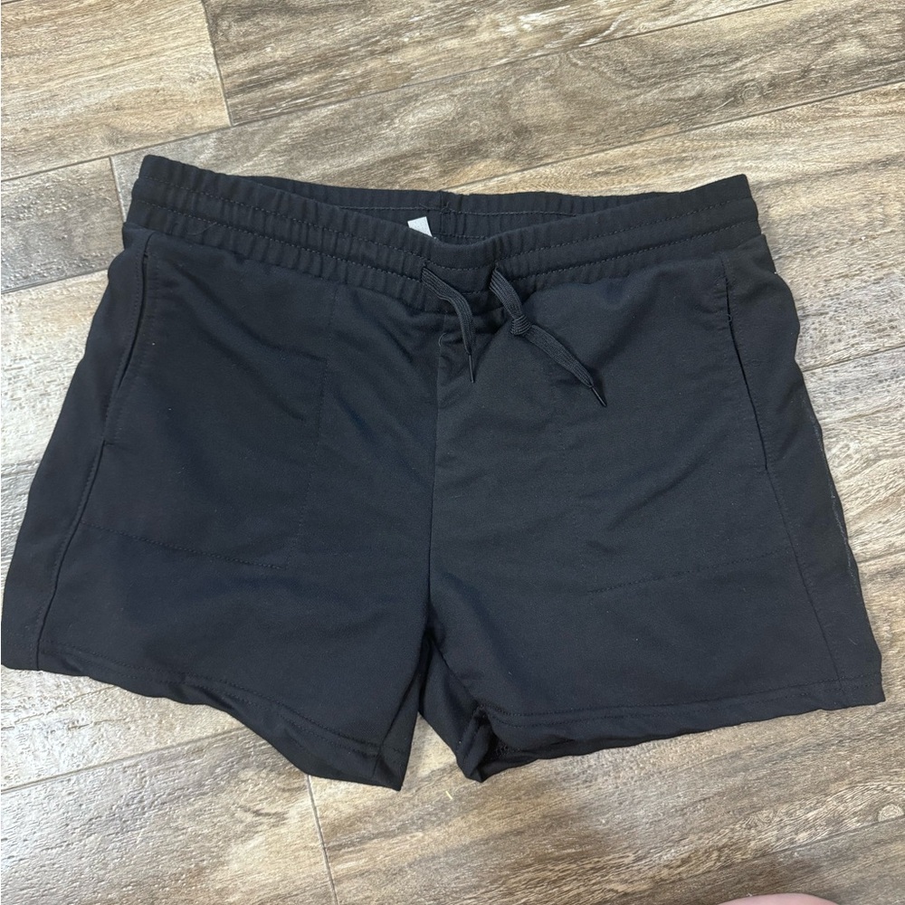 Daisy Fuentes FIT Large Black Shorts